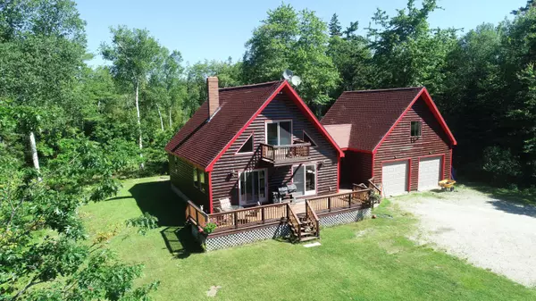 925 Oak Point RD, Trenton, ME 04605