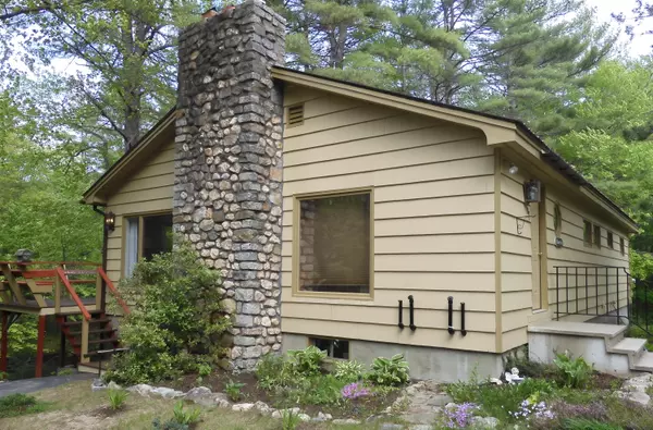 87 River RD, Naples, ME 04055