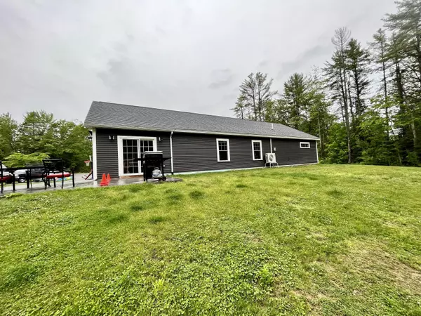 Hermon, ME 04401,523 Bog RD