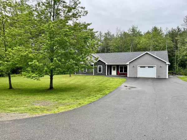 Hermon, ME 04401,523 Bog RD