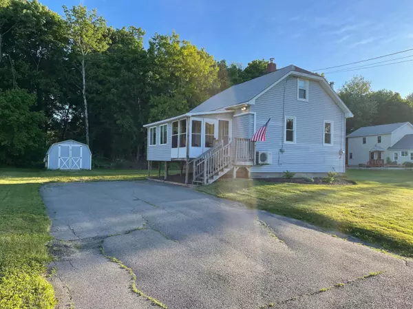 17 Wheelden HTS, Hampden, ME 04444