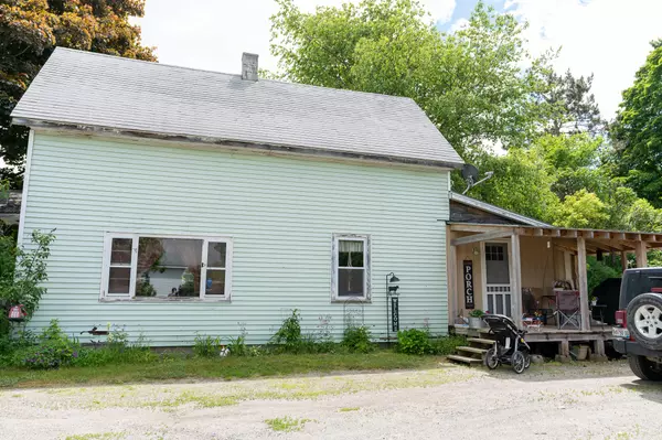 Passadumkeag, ME 04475,43 Pleasant Street