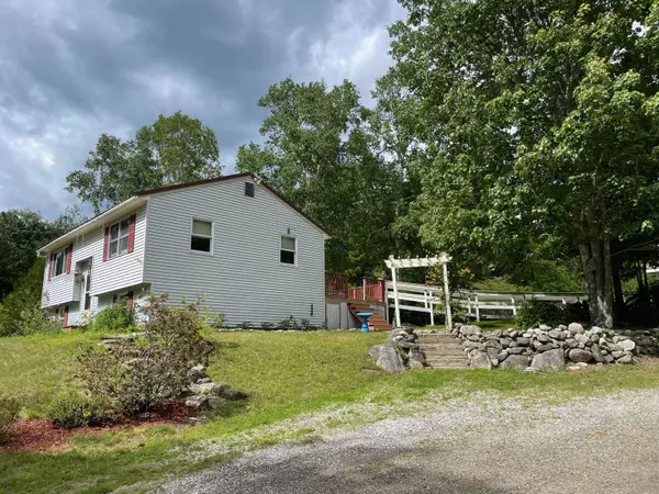 Warren, ME 04864,107 Rabbit Farm RD