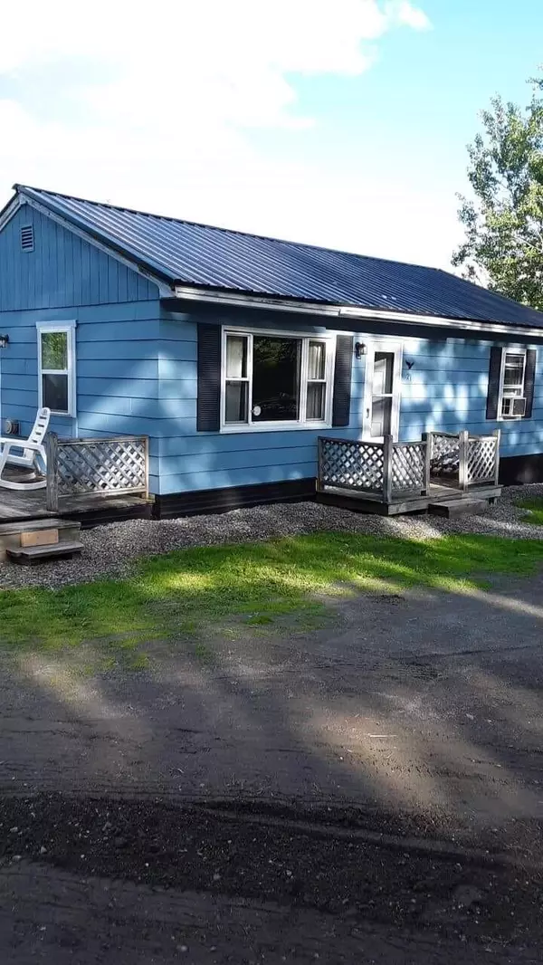 21 Gilbert RD, Dexter, ME 04930