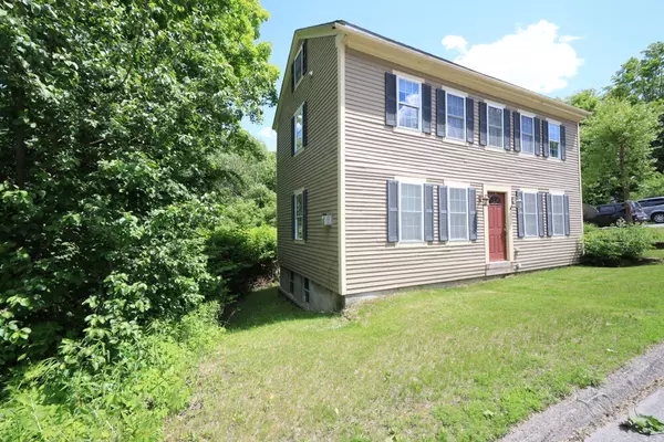 Hampden, ME 04444,61 Main RD S