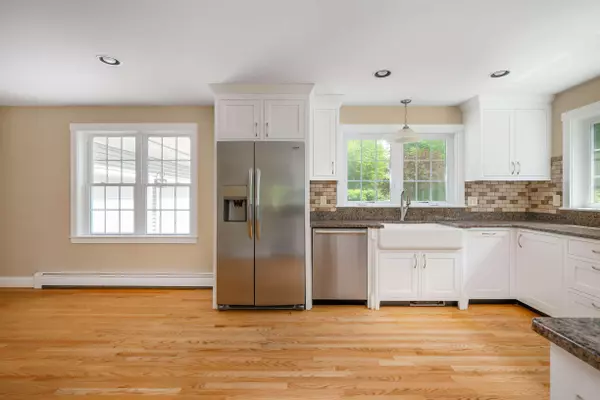 York, ME 03909,2 Ash LN