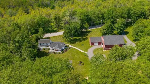 107 Wolfe's Neck RD, Freeport, ME 04032