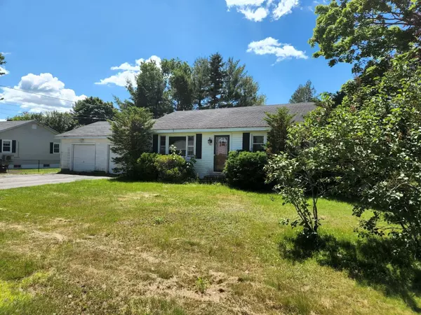 1 Prouty DR, Veazie, ME 04401