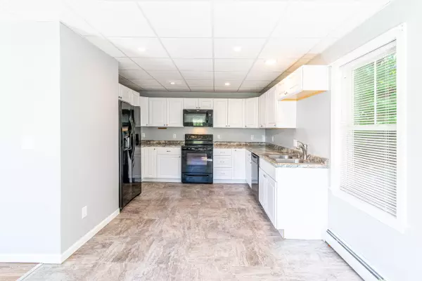 80 Broad ST, Auburn, ME 04210
