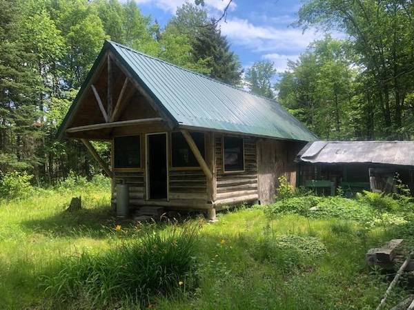 2 Loop RD, Lobster Twp, ME 04441