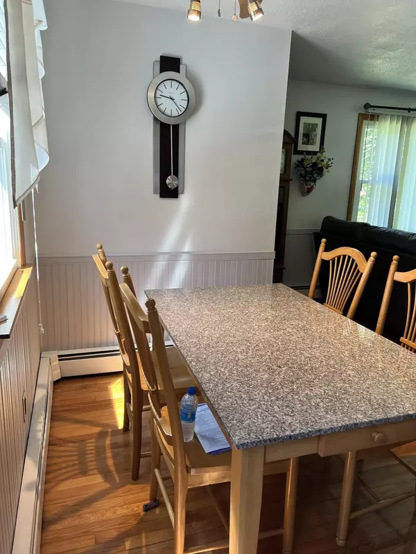 Hermon, ME 04401,591 York RD