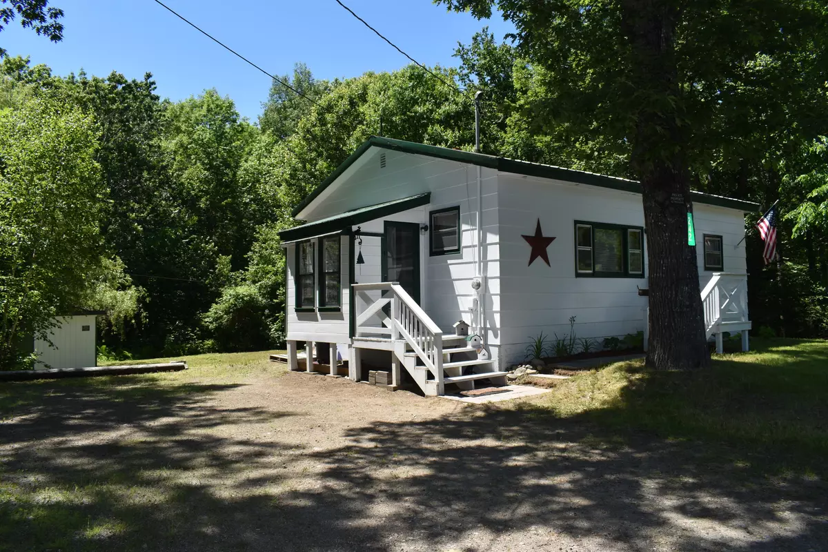 Mattawamkeag, ME 04459,242 Medway RD