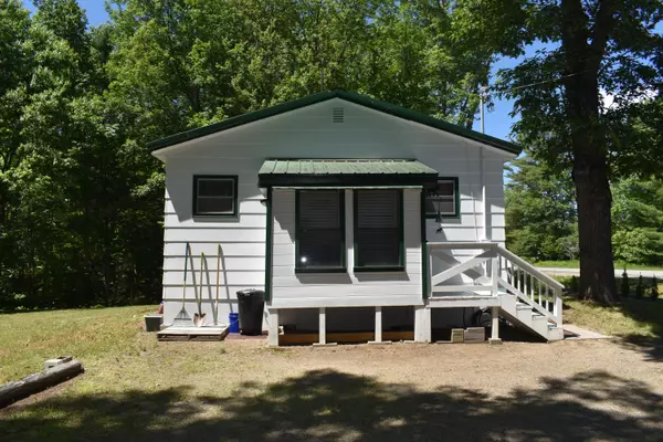 Mattawamkeag, ME 04459,242 Medway RD