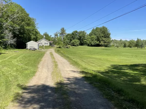 54 Devine RD, Whitefield, ME 04353