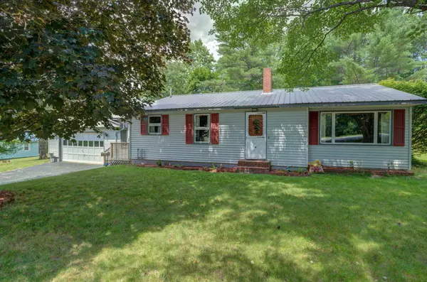4 Thurlow AVE, Paris, ME 04281
