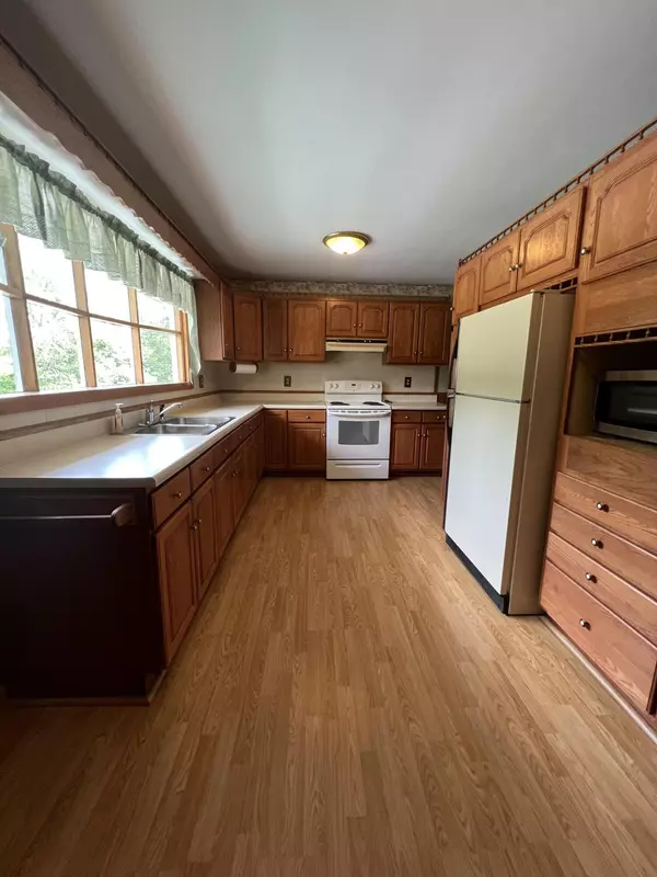 Howland, ME 04448,634 N Howland RD