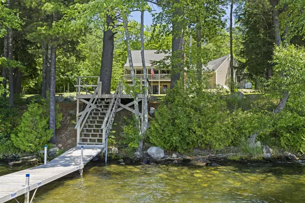 67 Shady LN, Newport, ME 04953