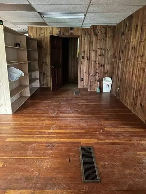 Wiscasset, ME 04578,127 Gardiner RD