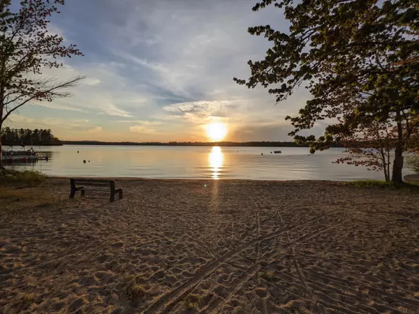 Raymond, ME 04071,10 Crockett RD