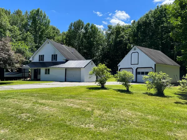 70 Estes AVE, Palmyra, ME 04965