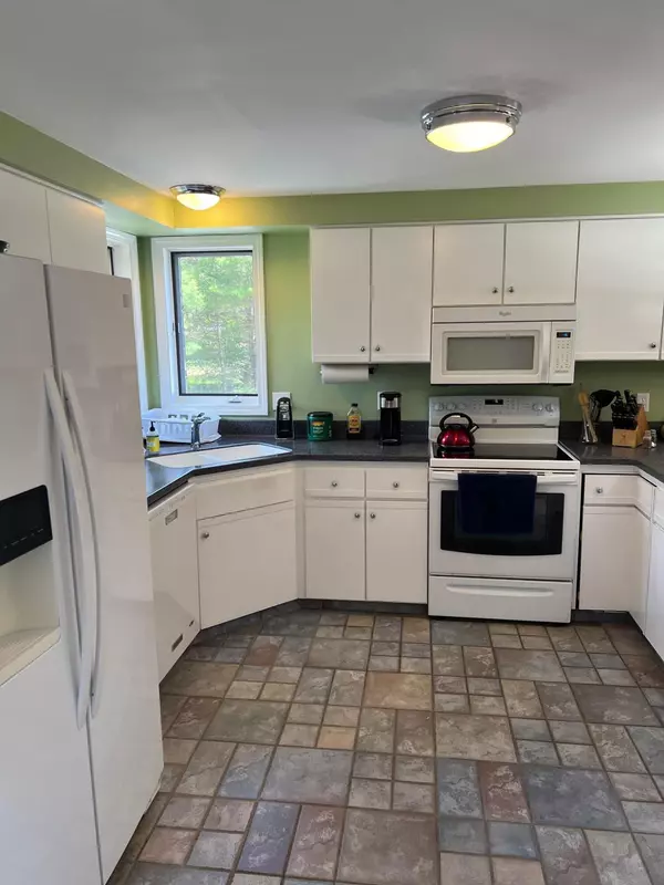 Freeport, ME 04032,18 Murch RD