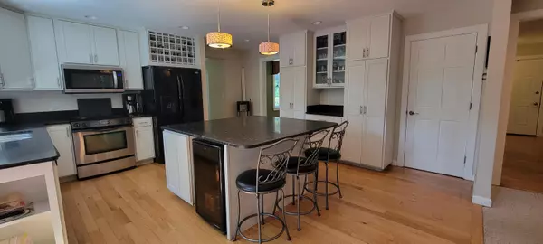 Waterville, ME 04901,2 Country WAY