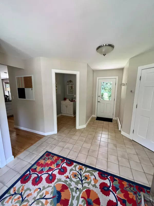 Waterville, ME 04901,2 Country WAY