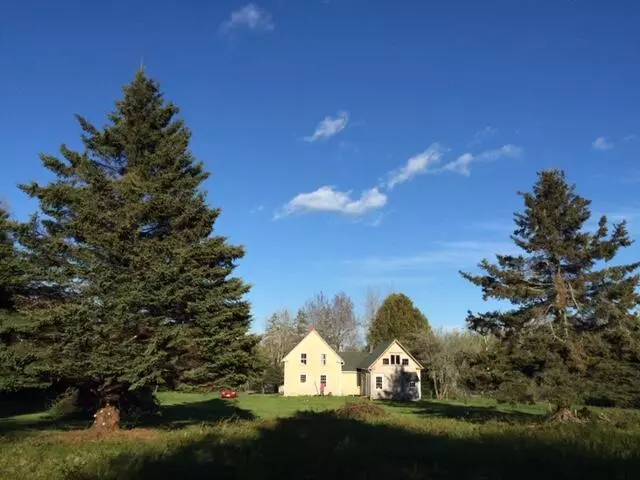 152 Bay RD, Brooklin, ME 04616