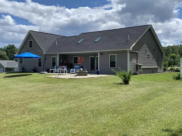 Sidney, ME 04330,23 Rebecca DR