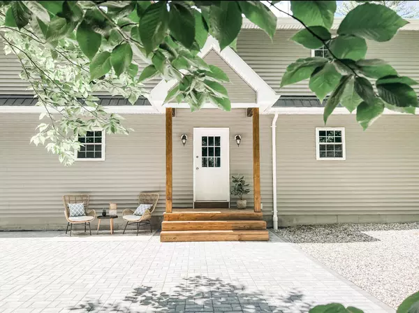 40 Trickey Pond RD, Naples, ME 04055