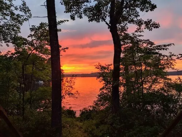 Raymond, ME 04071,54 Thomas Pond TER