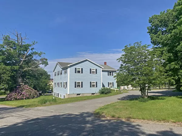 99 Oak ST, Ellsworth, ME 04605