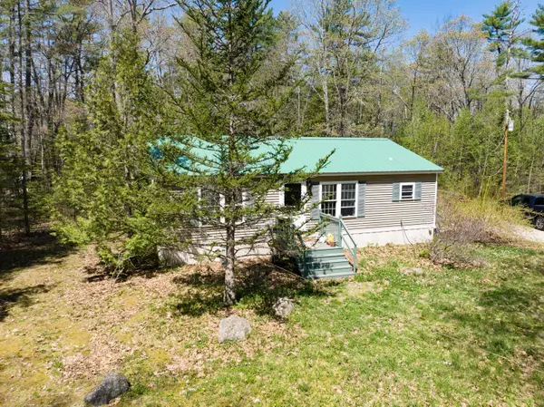 2 Heritage LN, Orland, ME 04431