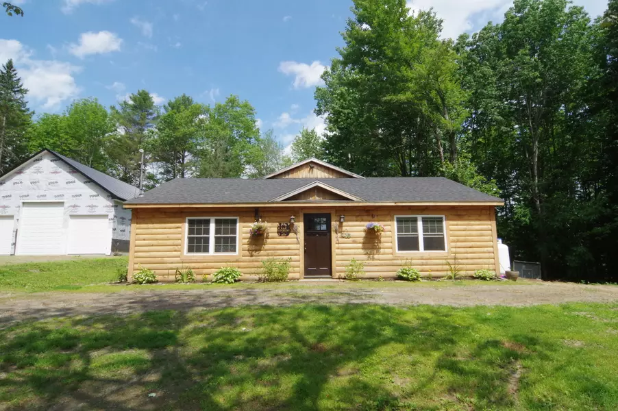 10 Cooley RD, Harmony, ME 04942