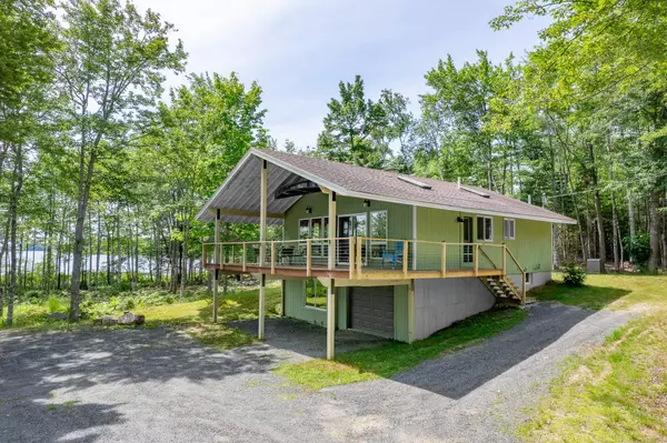 3 Dragonfly LN, Blue Hill, ME 04614