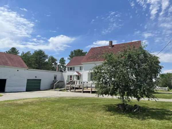 Vassalboro, ME 04989,558 Main ST