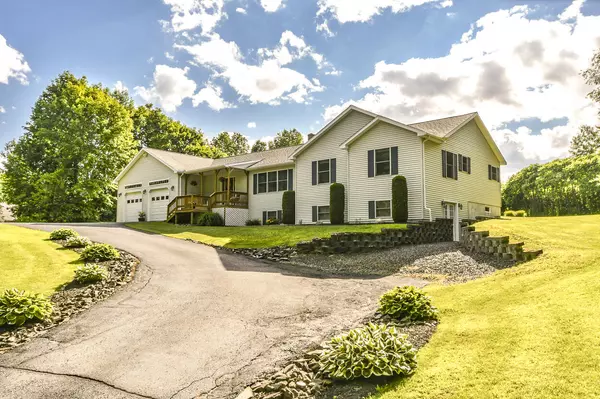 3274 Middle RD, Sidney, ME 04330