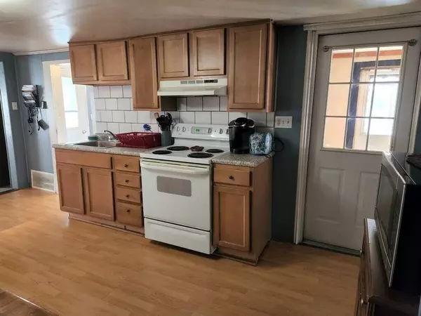 Millinocket, ME 04462,37 York ST