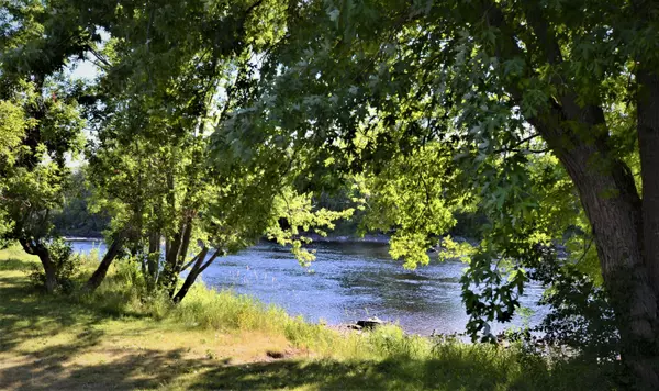 Old Town, ME 04468,6 Nadeau ST