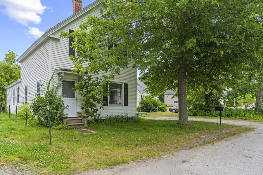 3 Davis ST, Lisbon, ME 04252