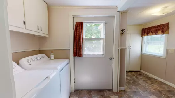 Winthrop, ME 04364,40 Birch ST