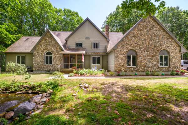 59 Hanson LN, Lyman, ME 04002