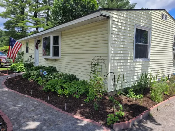 10 Sterling RD, Auburn, ME 04210