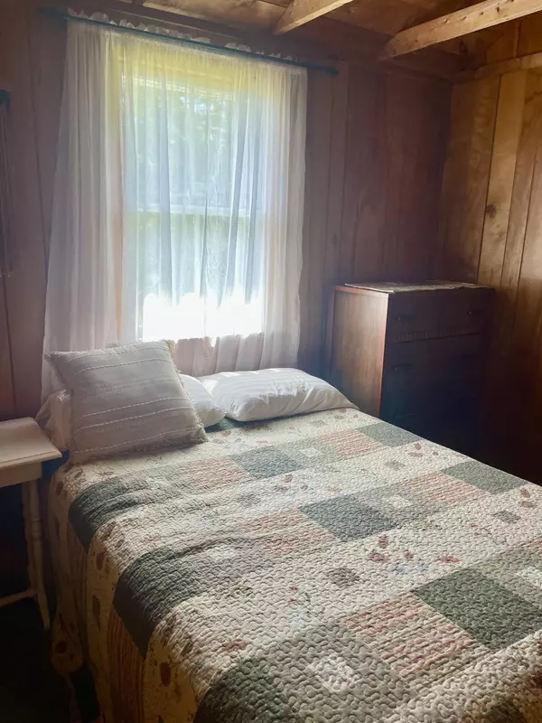 Vinalhaven, ME 04863,63 York Road RD