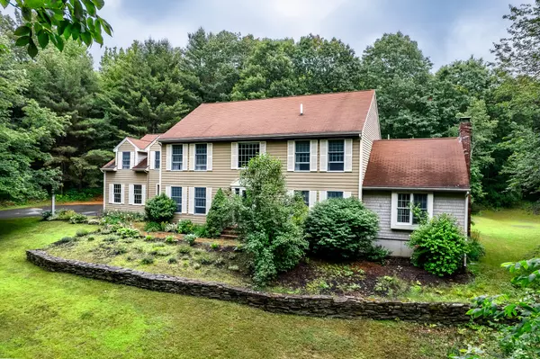 Waterville, ME 04901,8 Country WAY