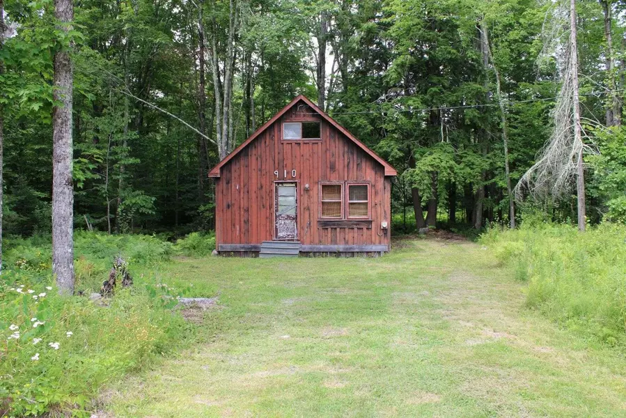 910 Mutton LN, Clinton, ME 04927