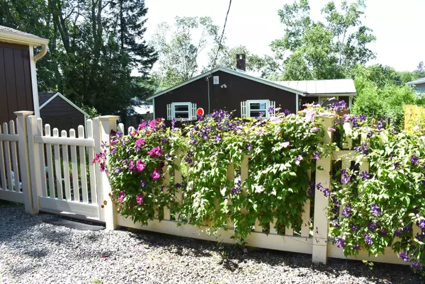 Liberty, ME 04949,93 Roberts Shore RD