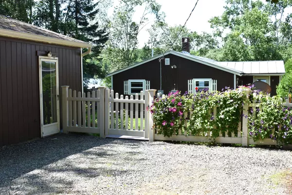 Liberty, ME 04949,93 Roberts Shore RD