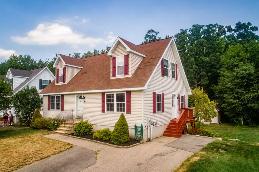 61 Silver Tail RD, Berwick, ME 03901