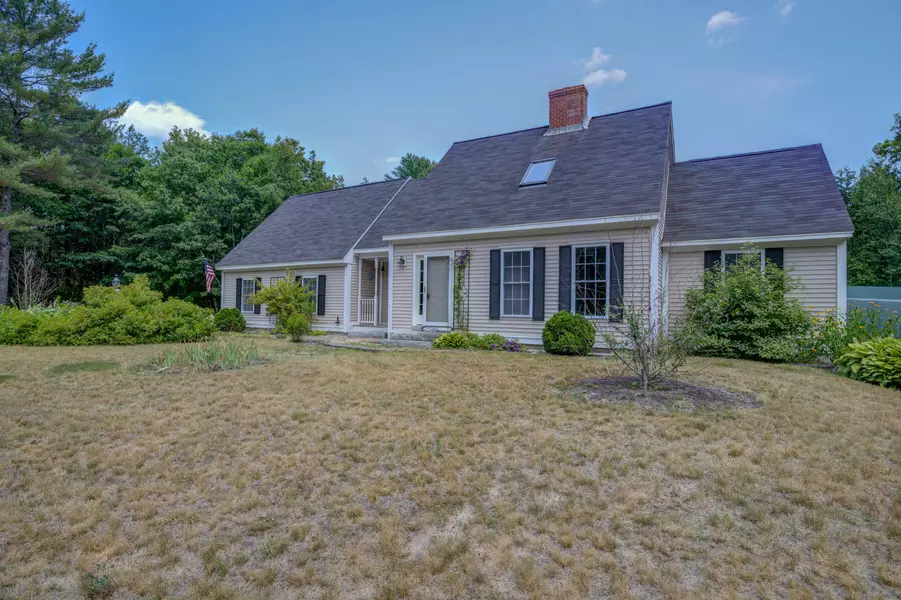 15 Shaw Brook LN, Gray, ME 04039